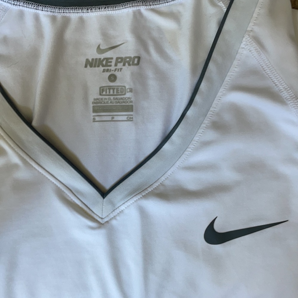 NIKE DRI FIT WHITE GOLF T - Picture 4 of 6